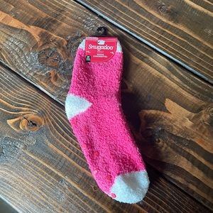 *SALE* NWT 🏷 Snugadoo Fuzzy Socks w Grips